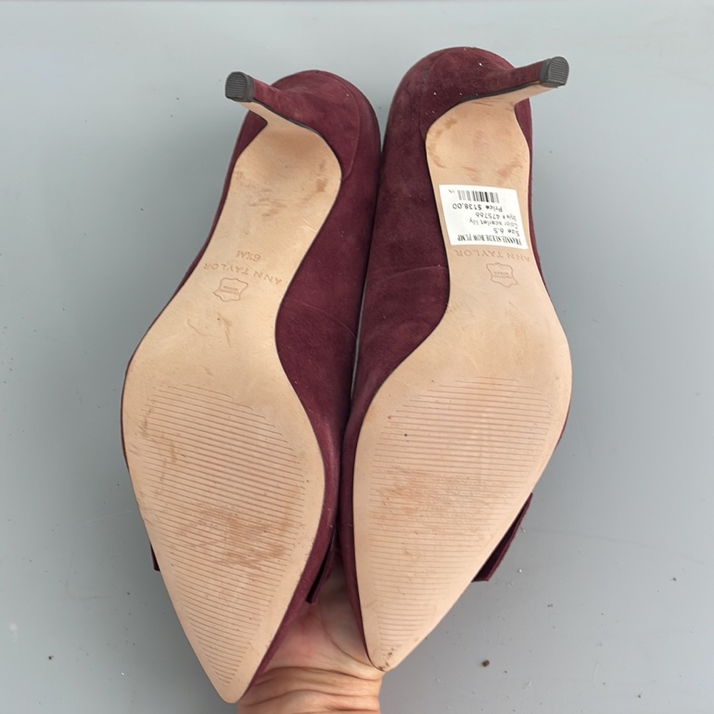 NWT ann Taylor maroon suede heels with bow on toes. Size 6.5 - Picture 4 of 5